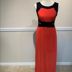 Sweet storm maxi dress w/cut outs | Size M |